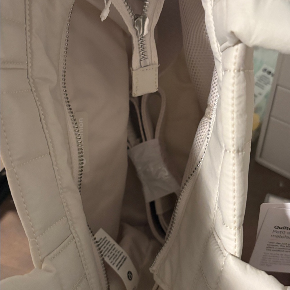 lululemon Quilted Grid Cream Small Tote Bag - Picture 3 of 3